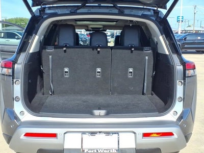 2024 Nissan Pathfinder SL