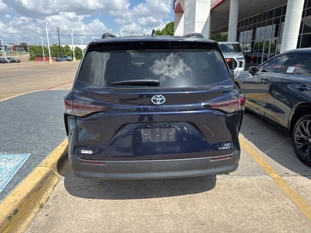 2024 Toyota Sienna LE