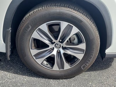 2024 Toyota Highlander LE