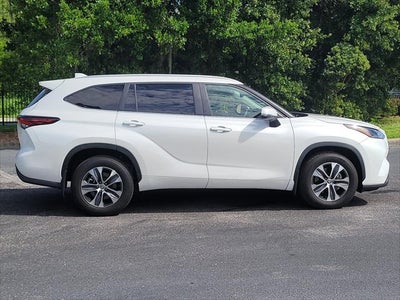 2024 Toyota Highlander LE
