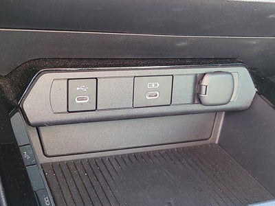 2025 Toyota PRIUS XLE