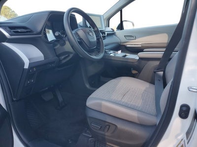 2025 Toyota Sienna LE