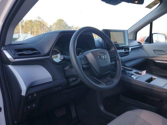 2025 Toyota Sienna LE