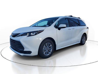 2025 Toyota Sienna LE