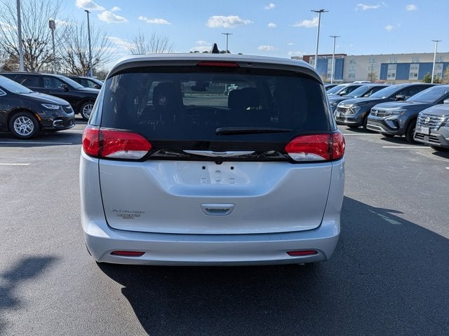 2024 Chrysler Voyager LX