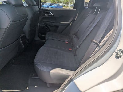 2025 Mitsubishi Outlander SE
