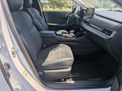 2025 Mitsubishi Outlander SE