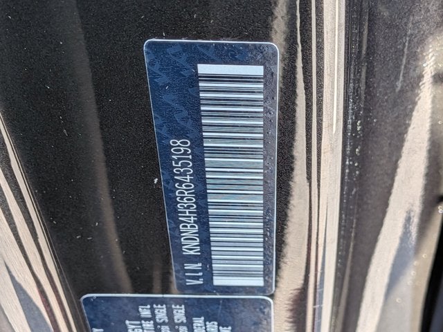 2024 Kia Carnival LX