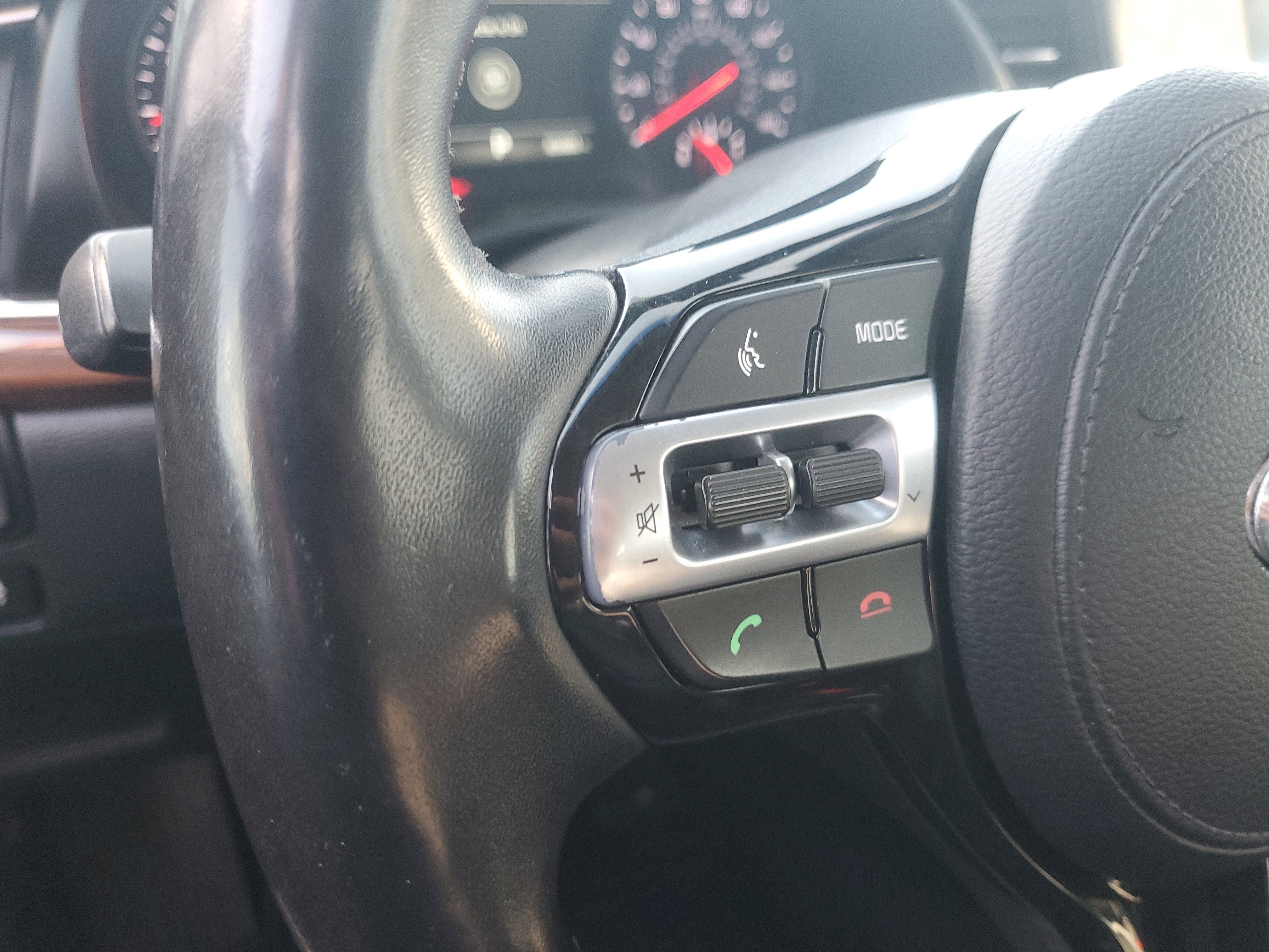 2017 Kia Cadenza Technology