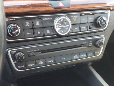 2017 Kia Cadenza Technology