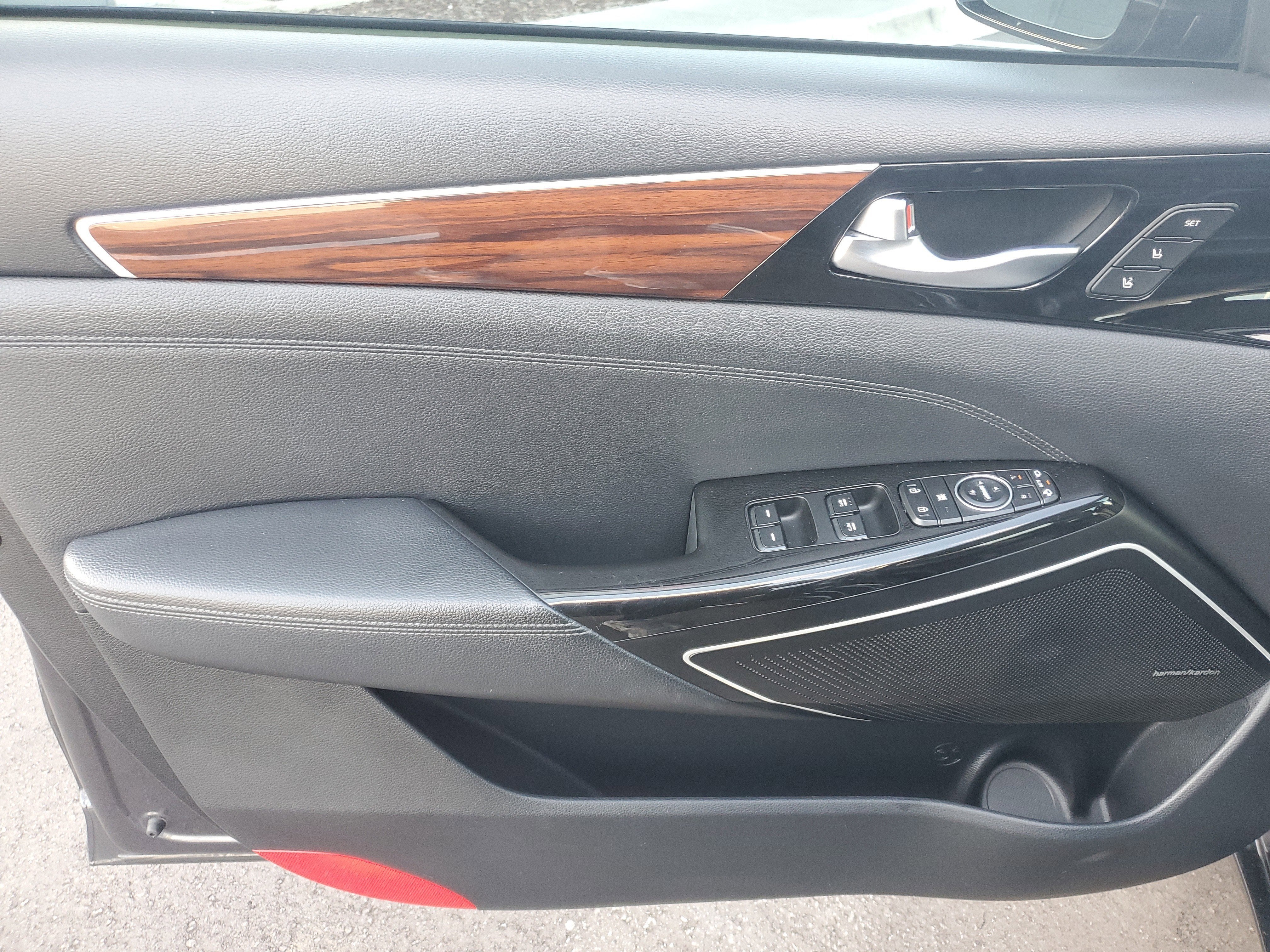 2017 Kia Cadenza Technology