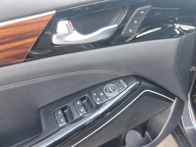 2017 Kia Cadenza Technology