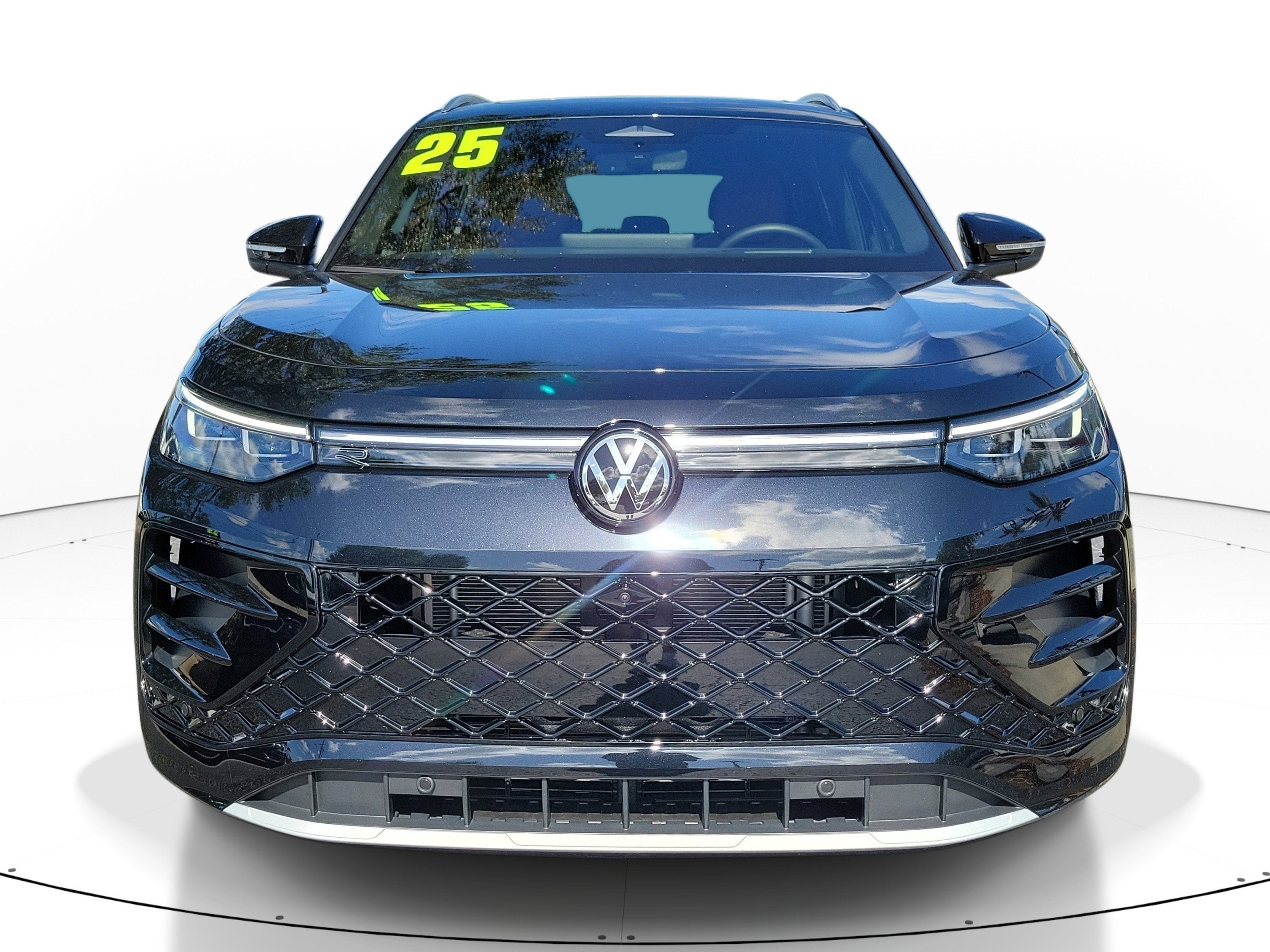 2025 Volkswagen Tiguan SEL R-Line
