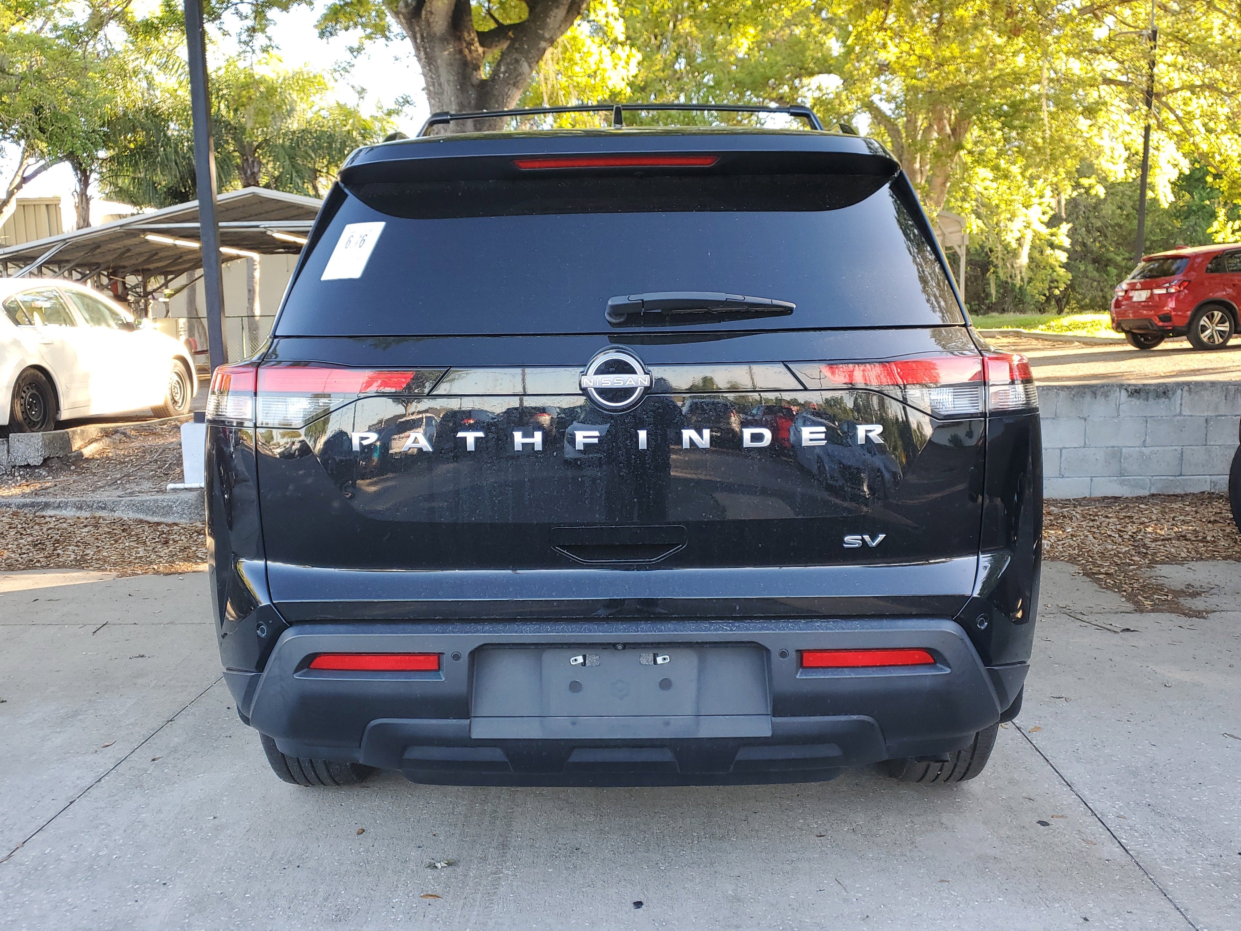 2022 Nissan Pathfinder SV