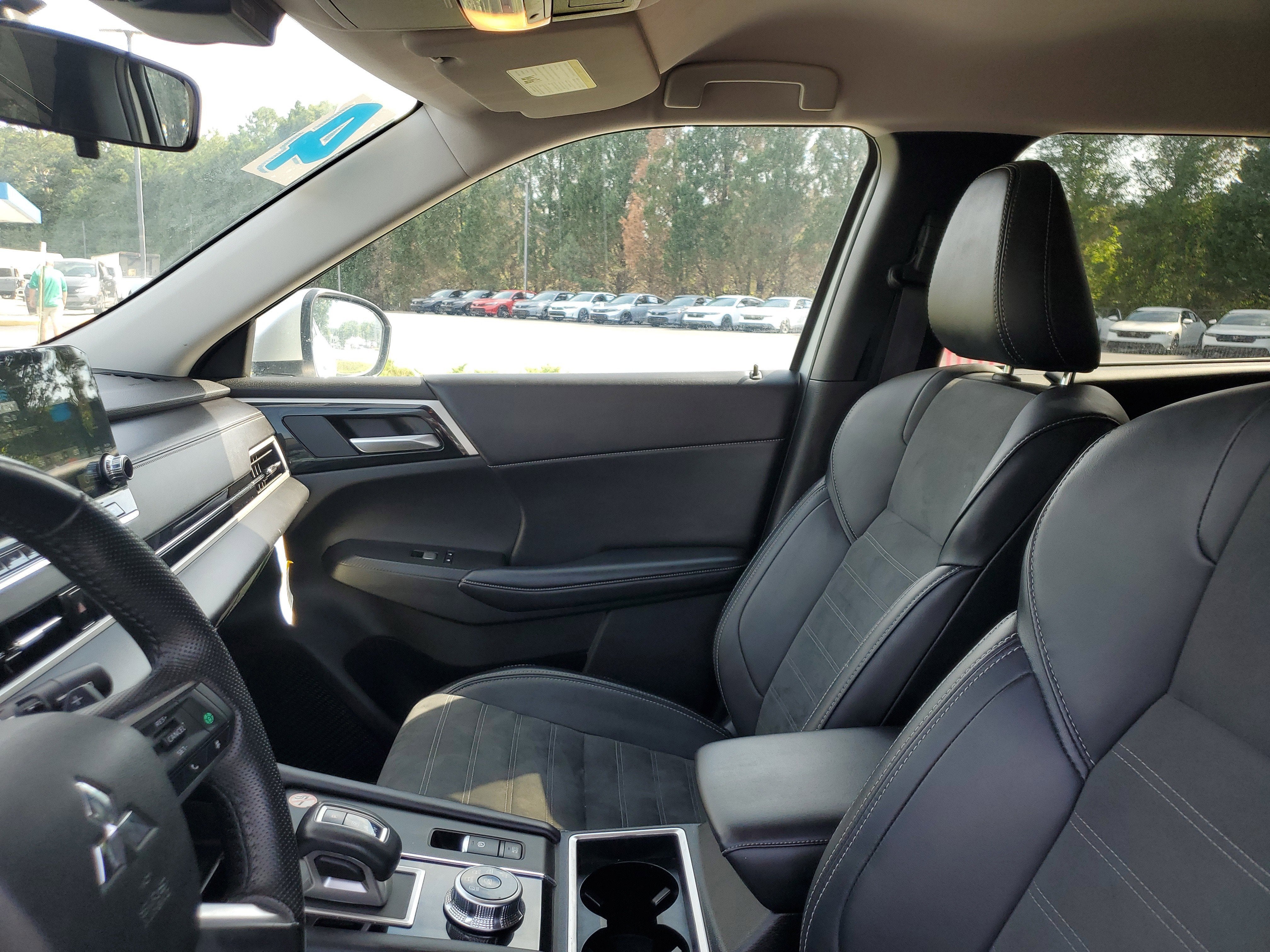 2024 Mitsubishi Outlander SE