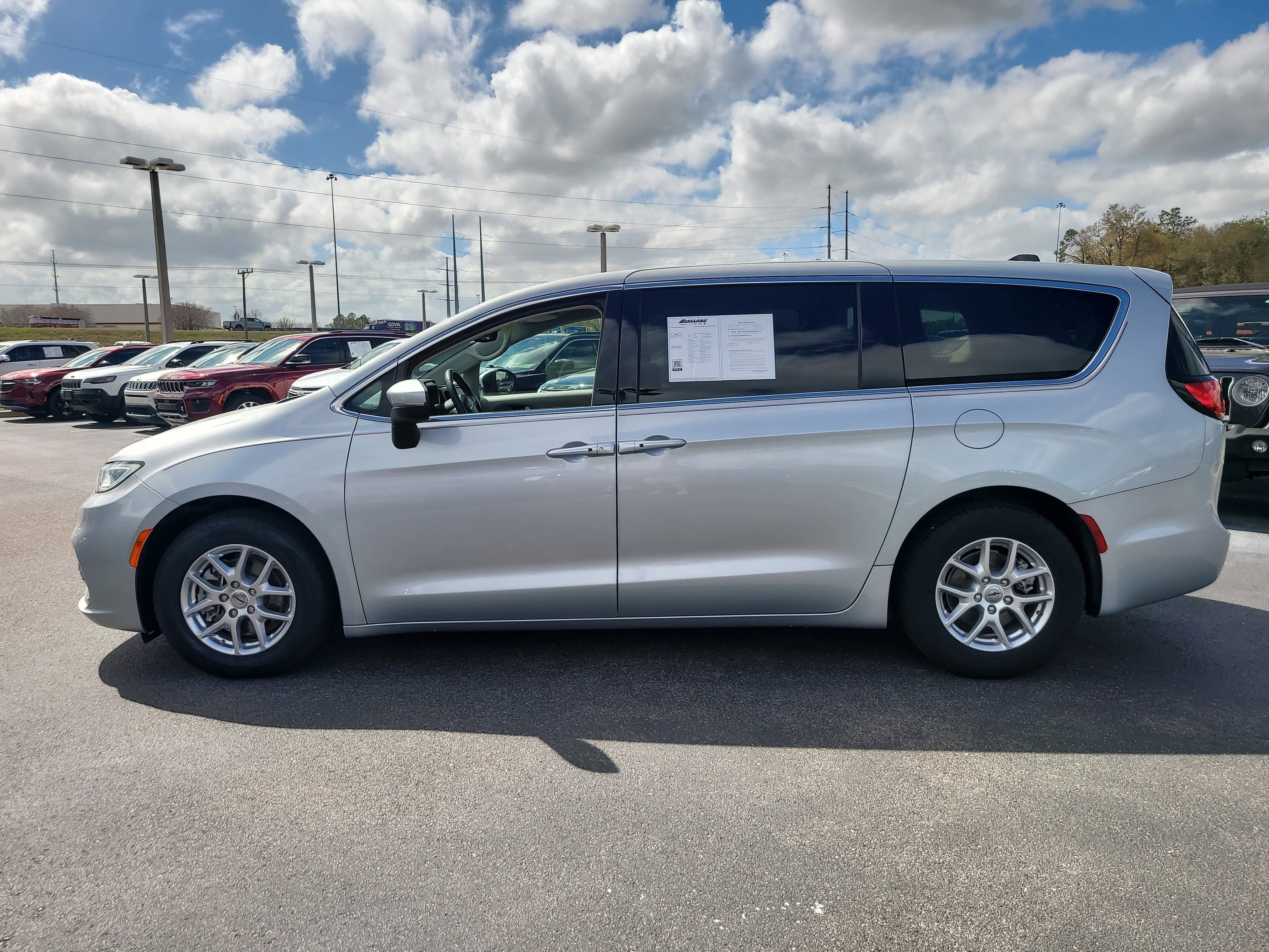 2023 Chrysler Pacifica Touring L