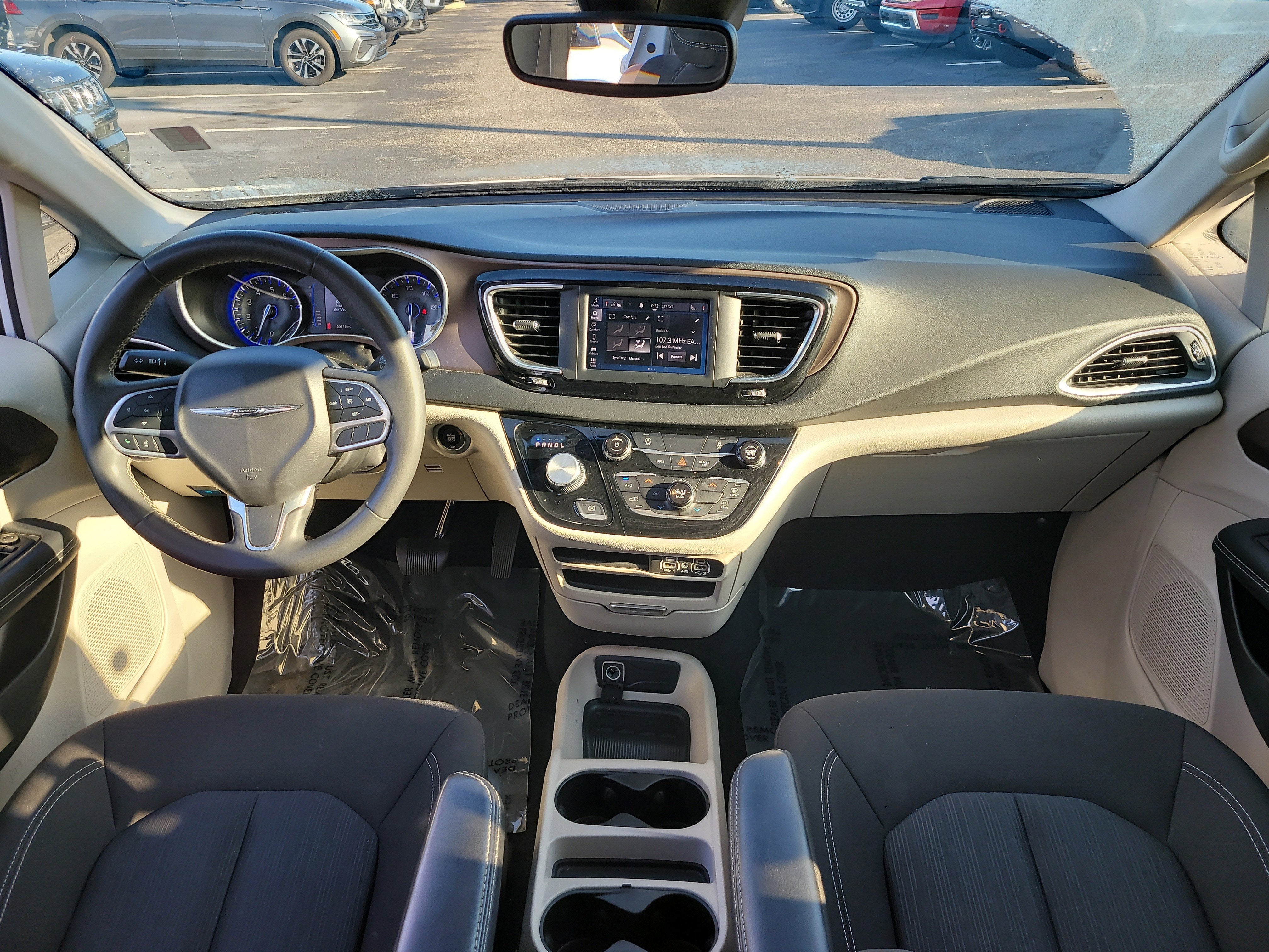 2023 Chrysler Voyager LX