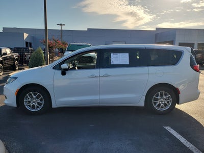 2023 Chrysler Voyager LX