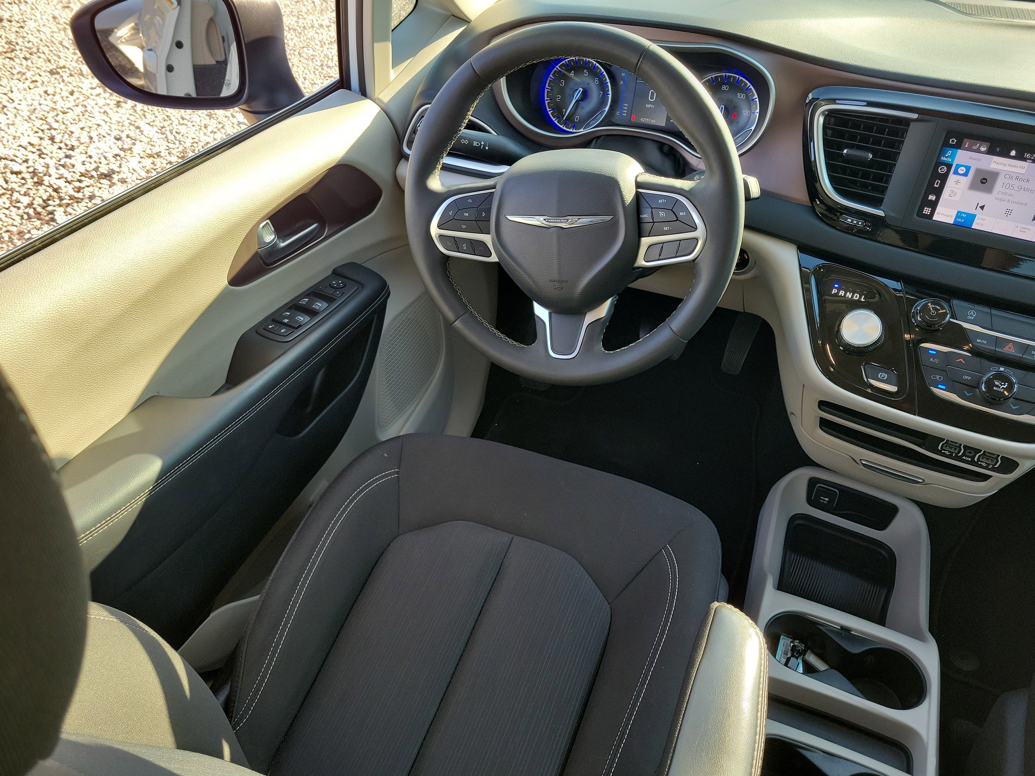 2023 Chrysler Voyager LX