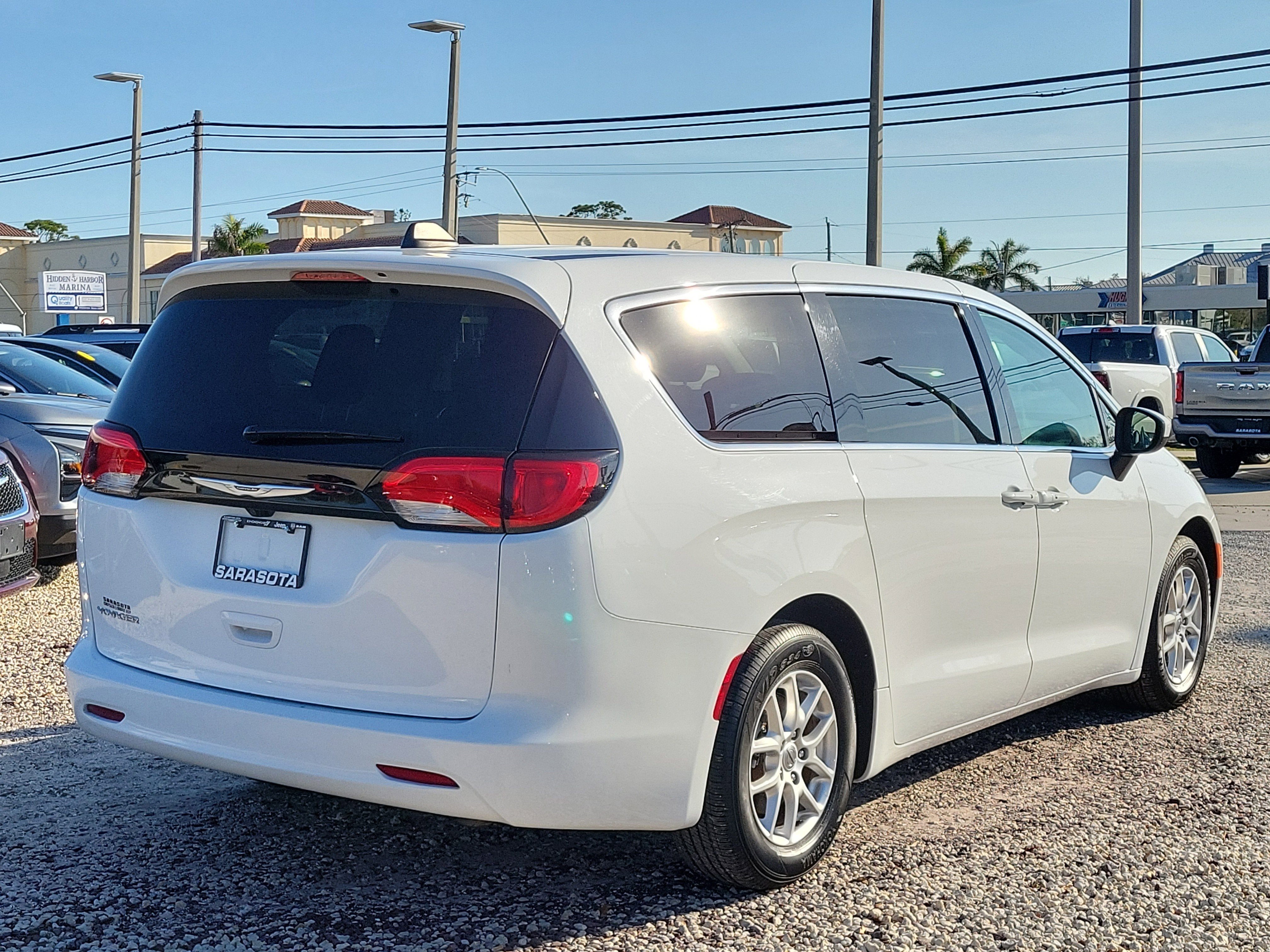2023 Chrysler Voyager LX