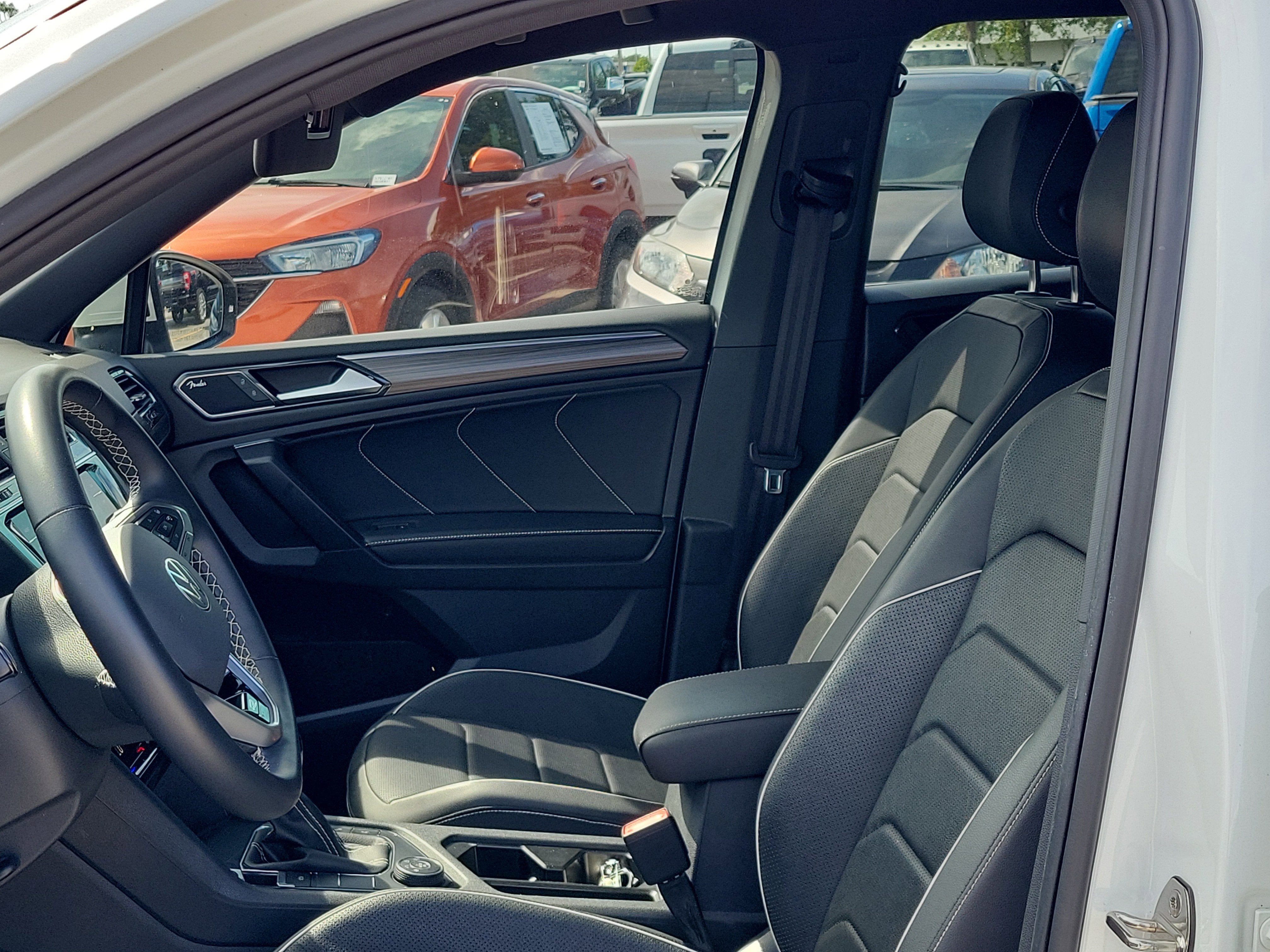 2023 Volkswagen Tiguan SEL R-Line