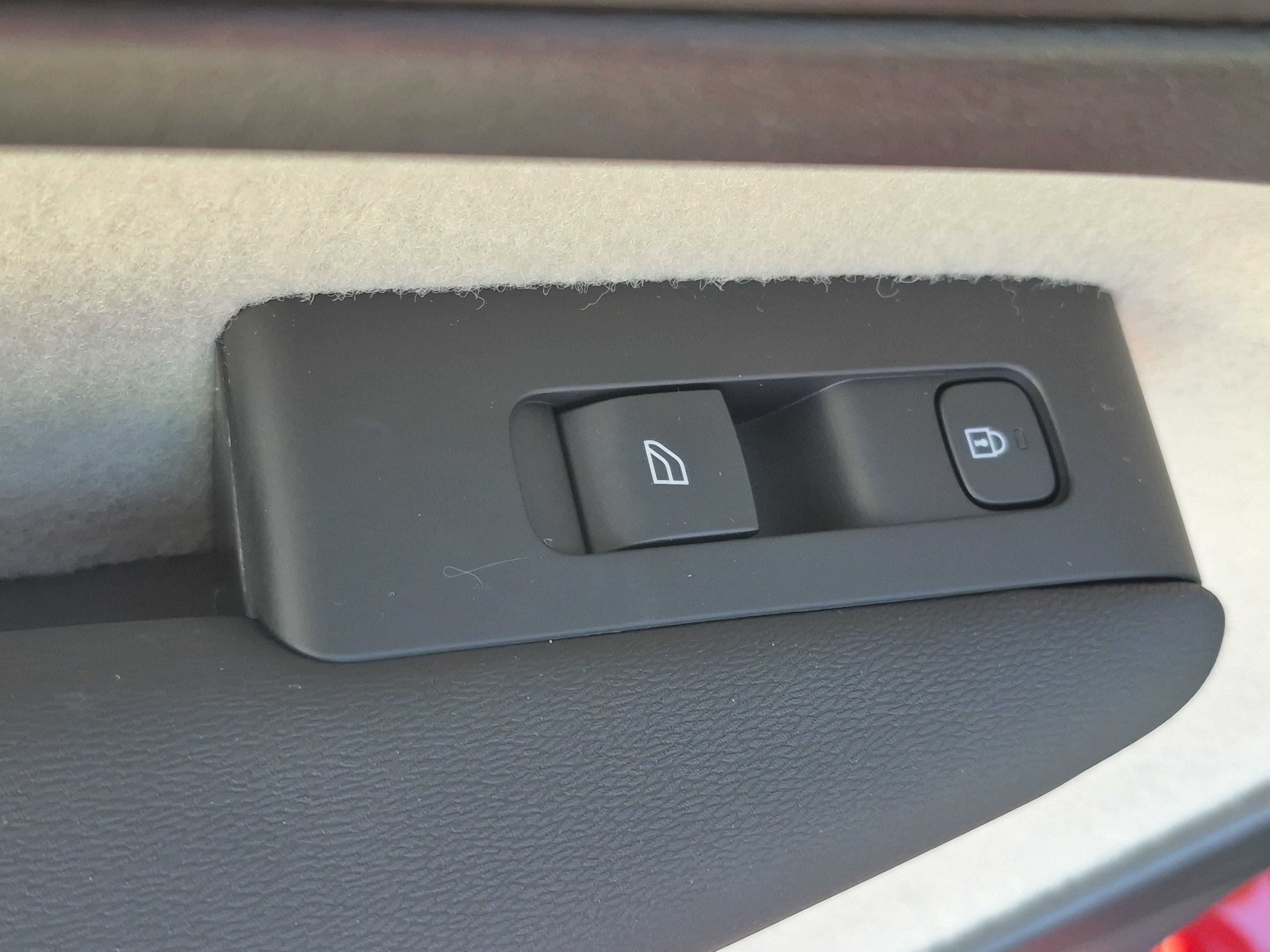 2023 Volvo XC40 Plus Dark Theme