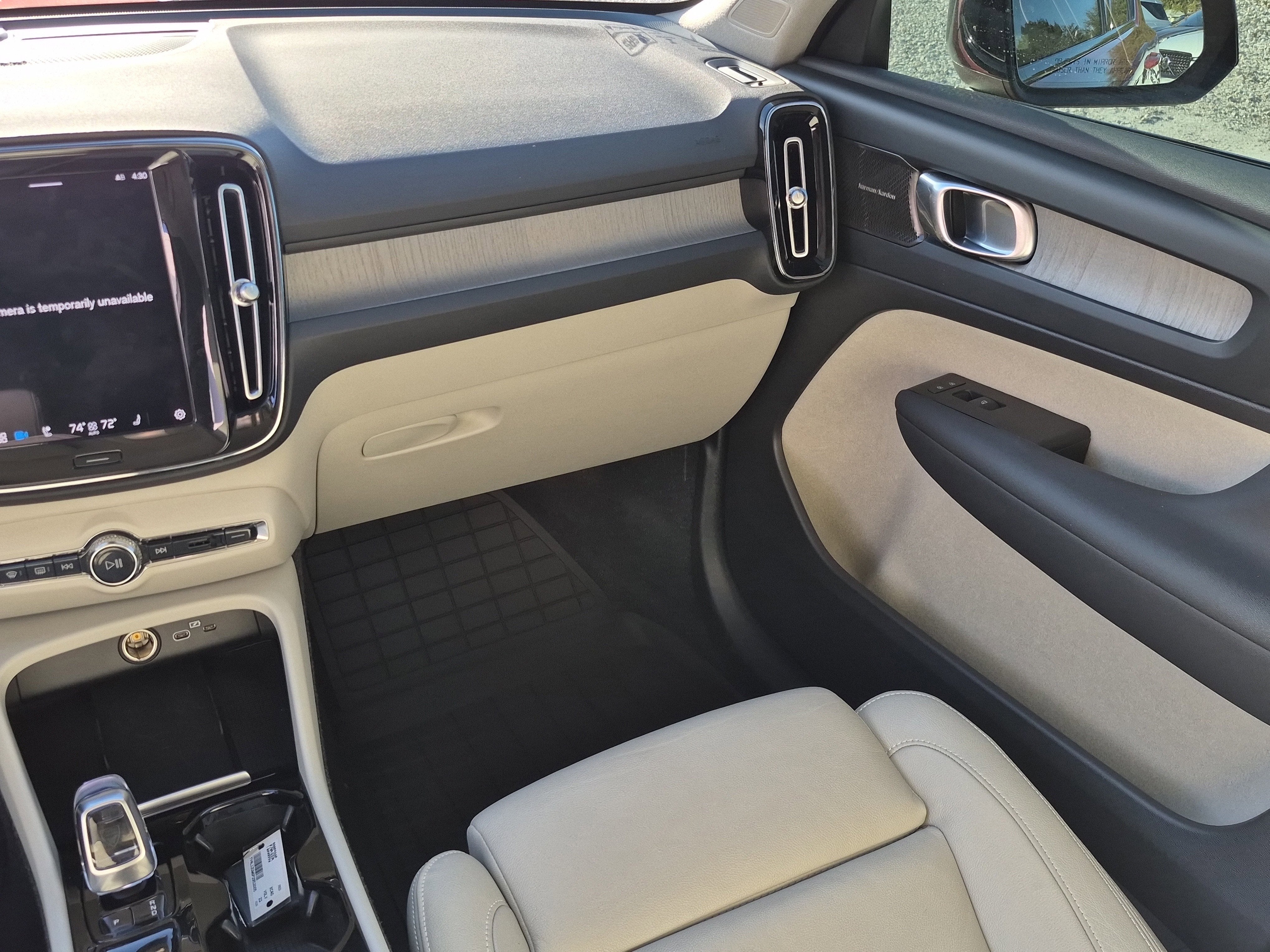 2023 Volvo XC40 Plus Dark Theme