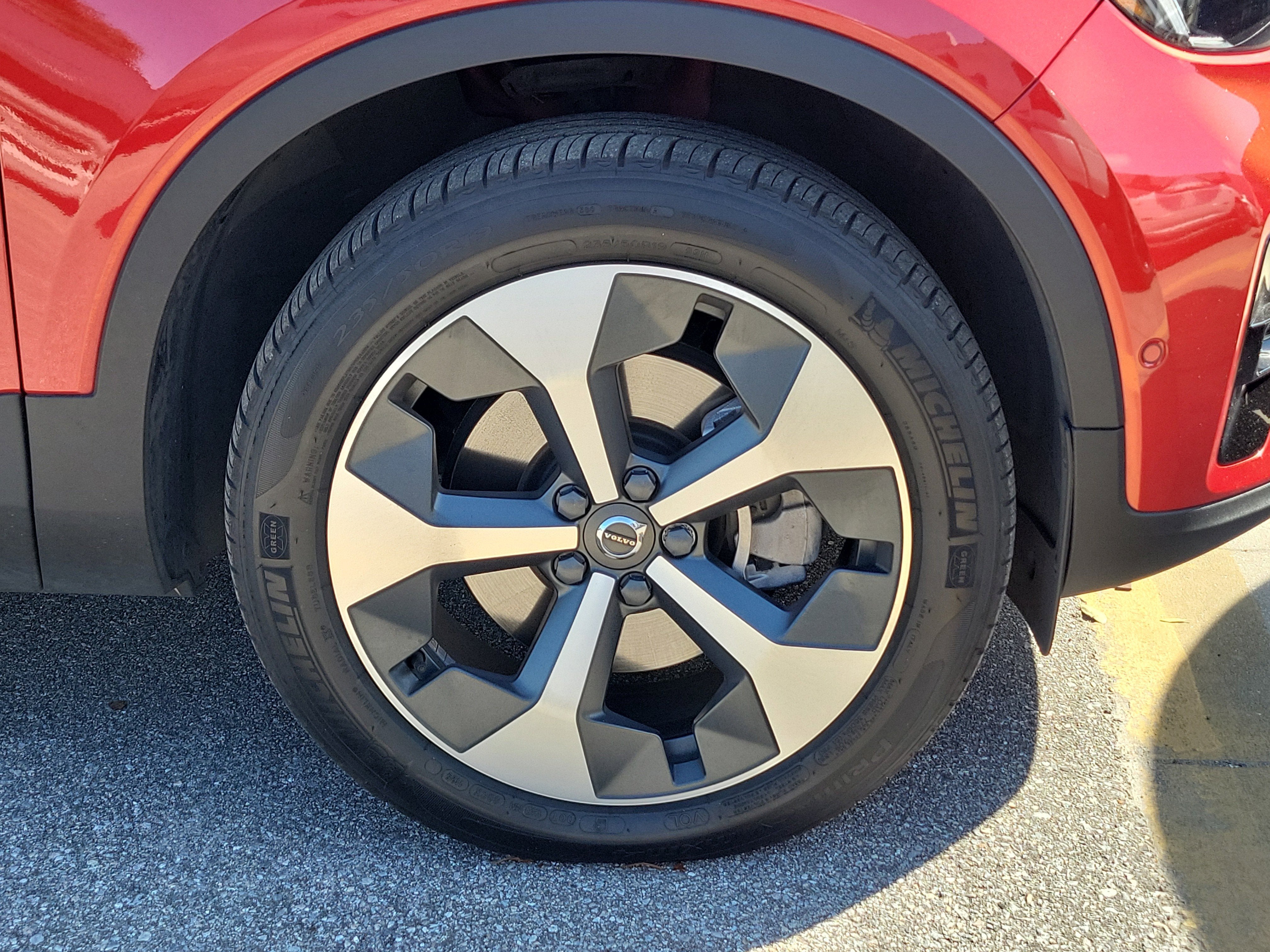 2023 Volvo XC40 Plus Dark Theme