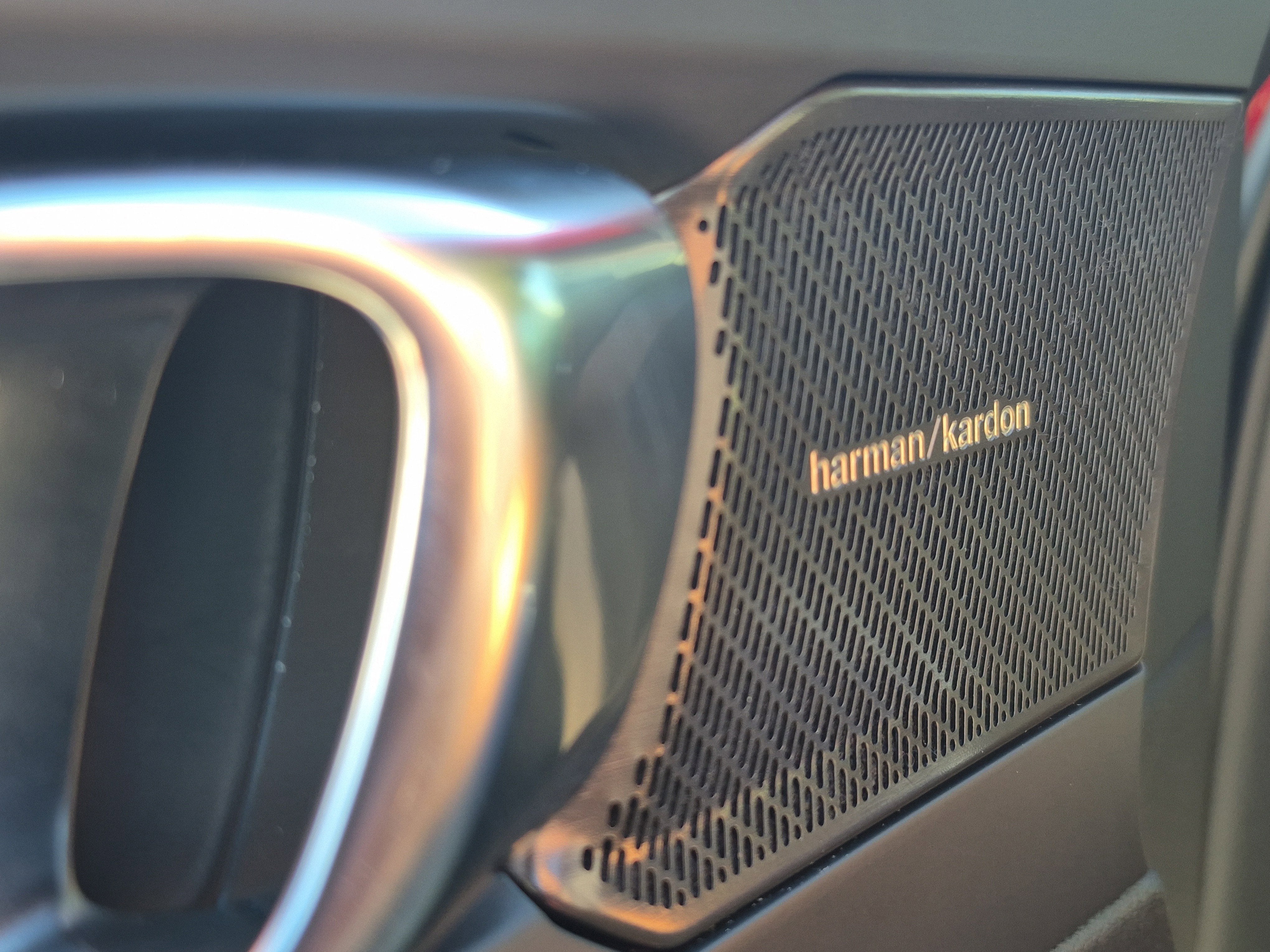 2023 Volvo XC40 Plus Dark Theme