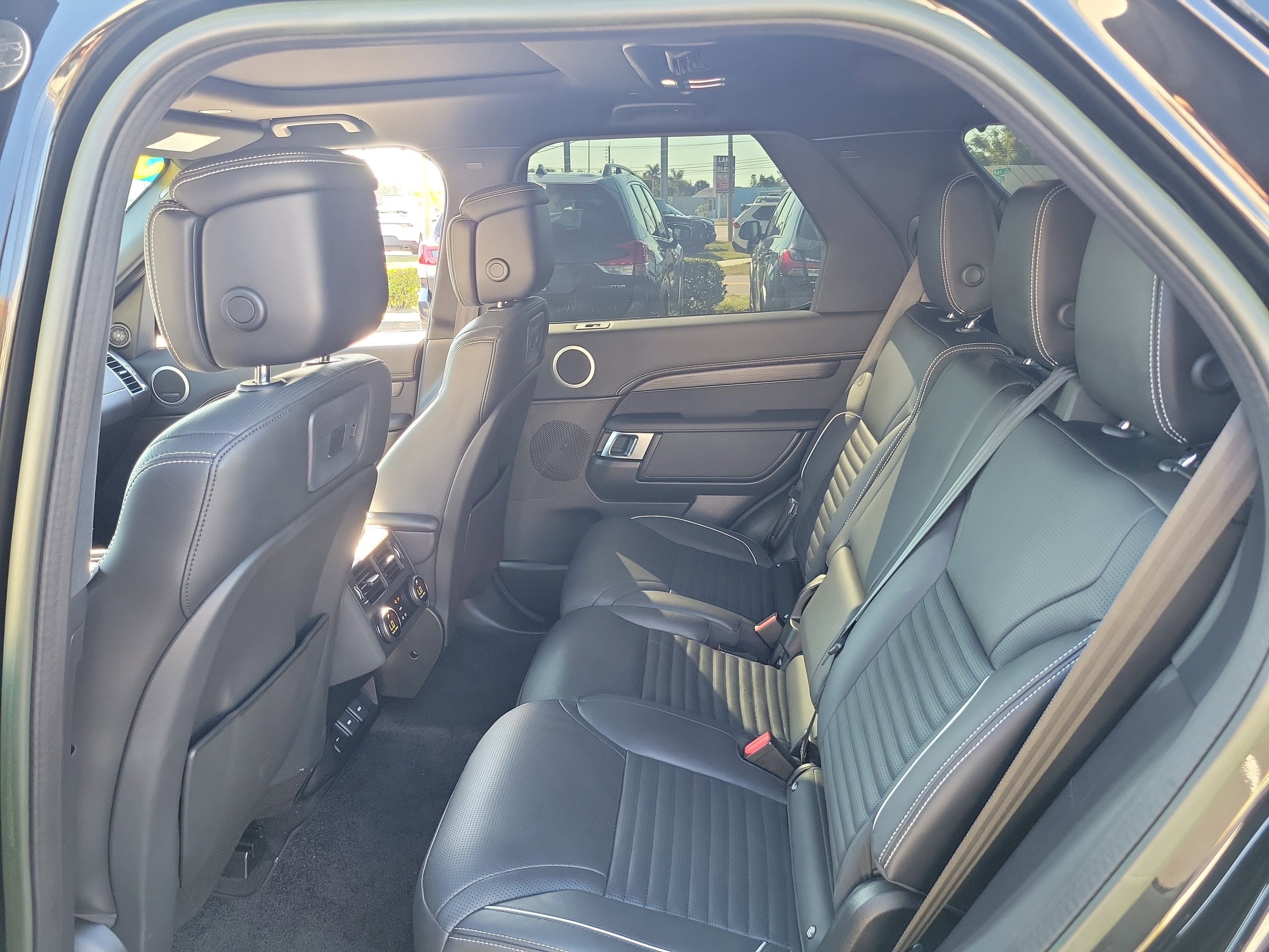 2023 Land Rover Discovery HSE R-Dynamic