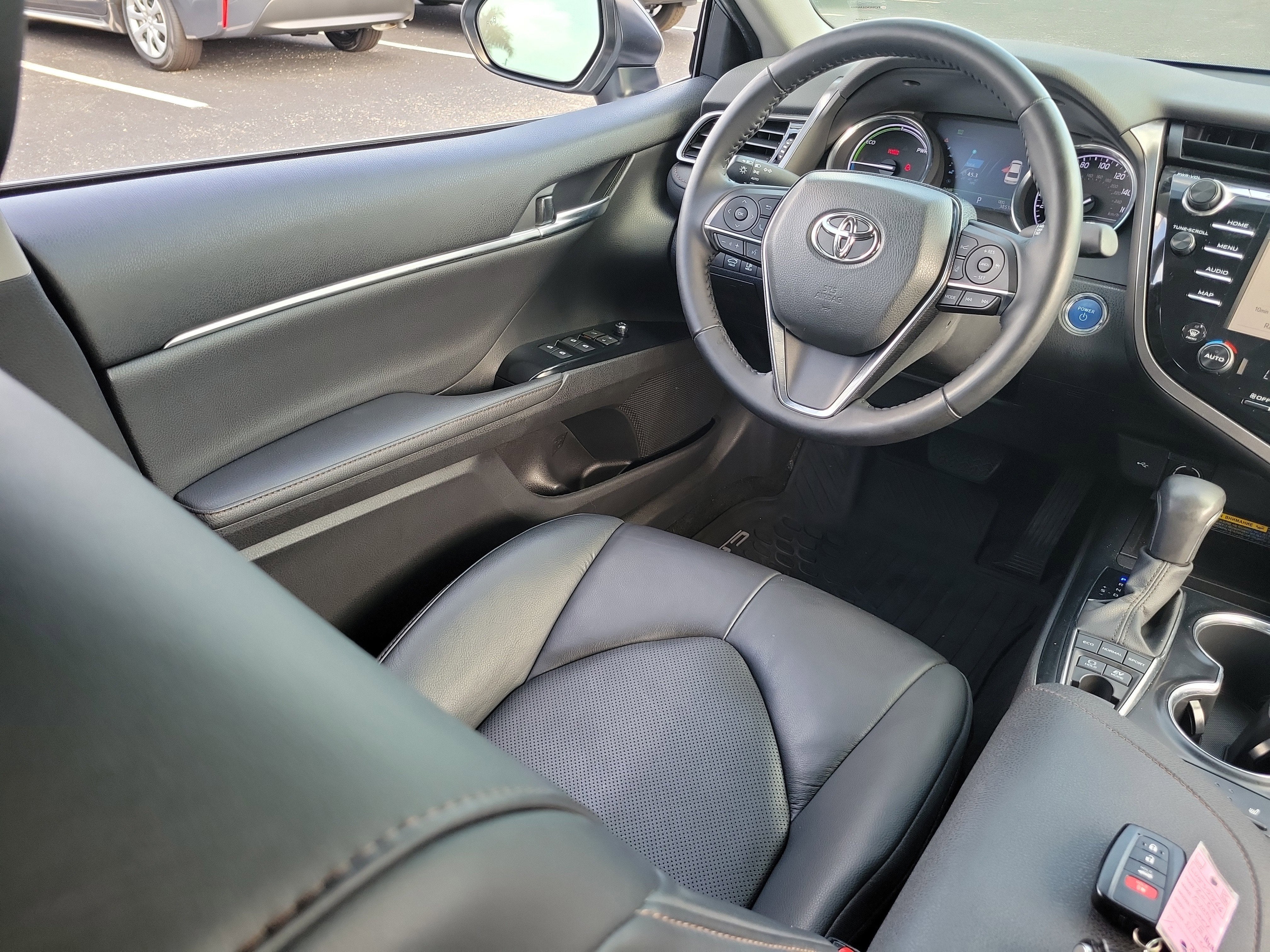 2020 Toyota Camry Hybrid XLE