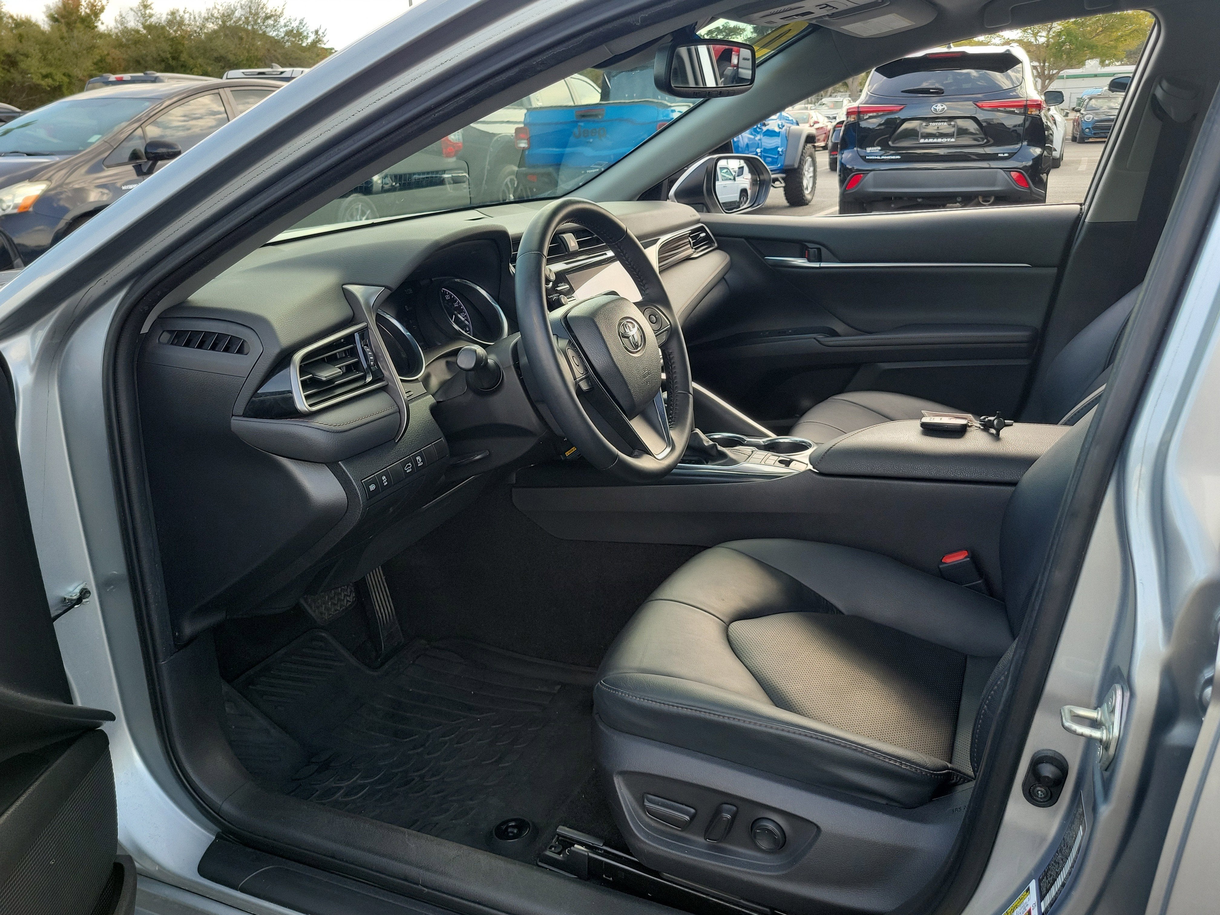 2020 Toyota Camry Hybrid XLE