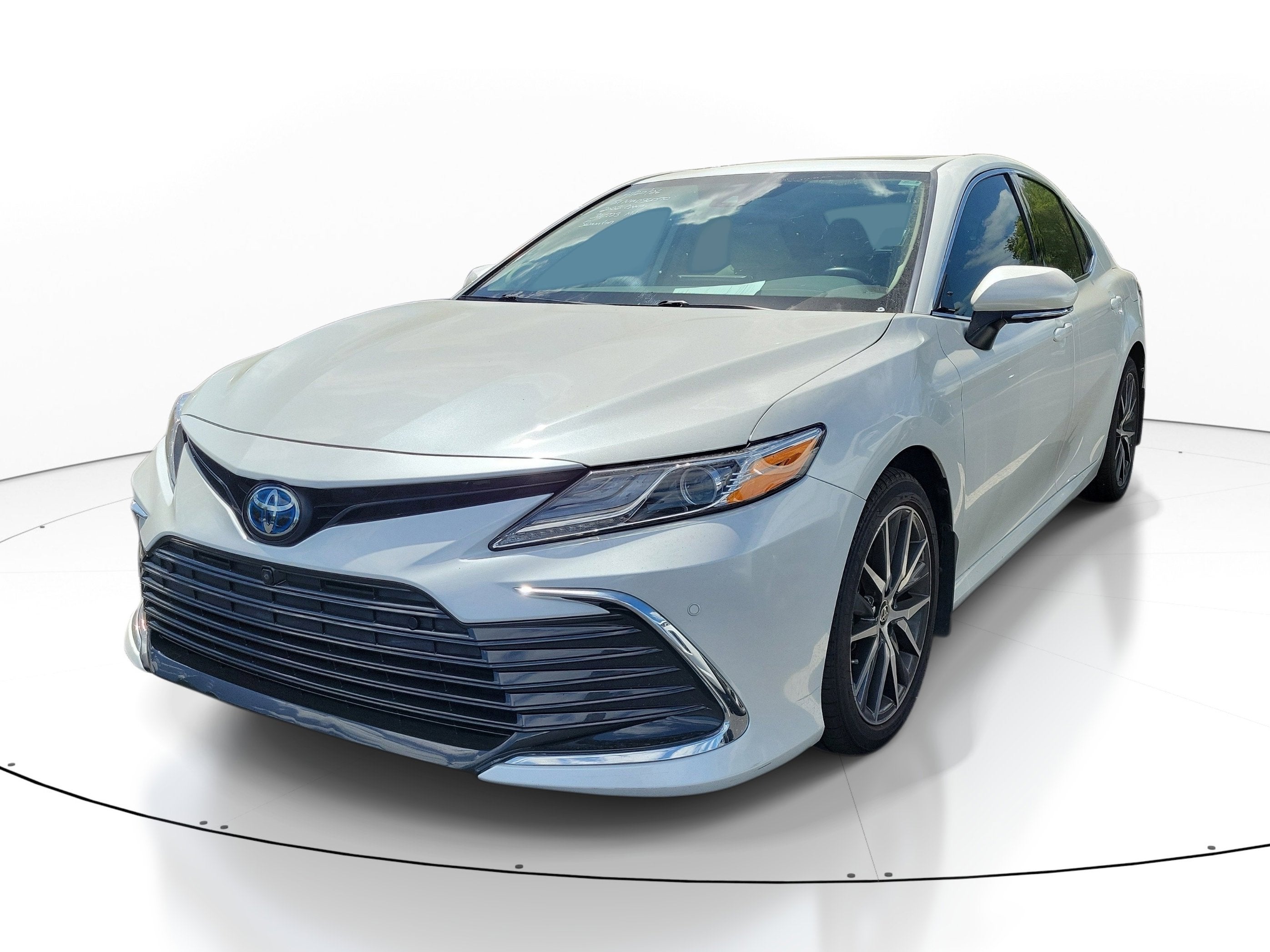 2022 Toyota Camry Hybrid XLE