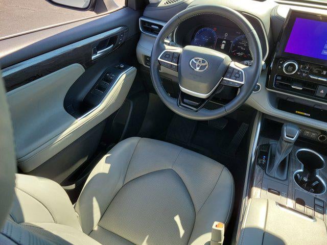2023 Toyota Highlander Platinum