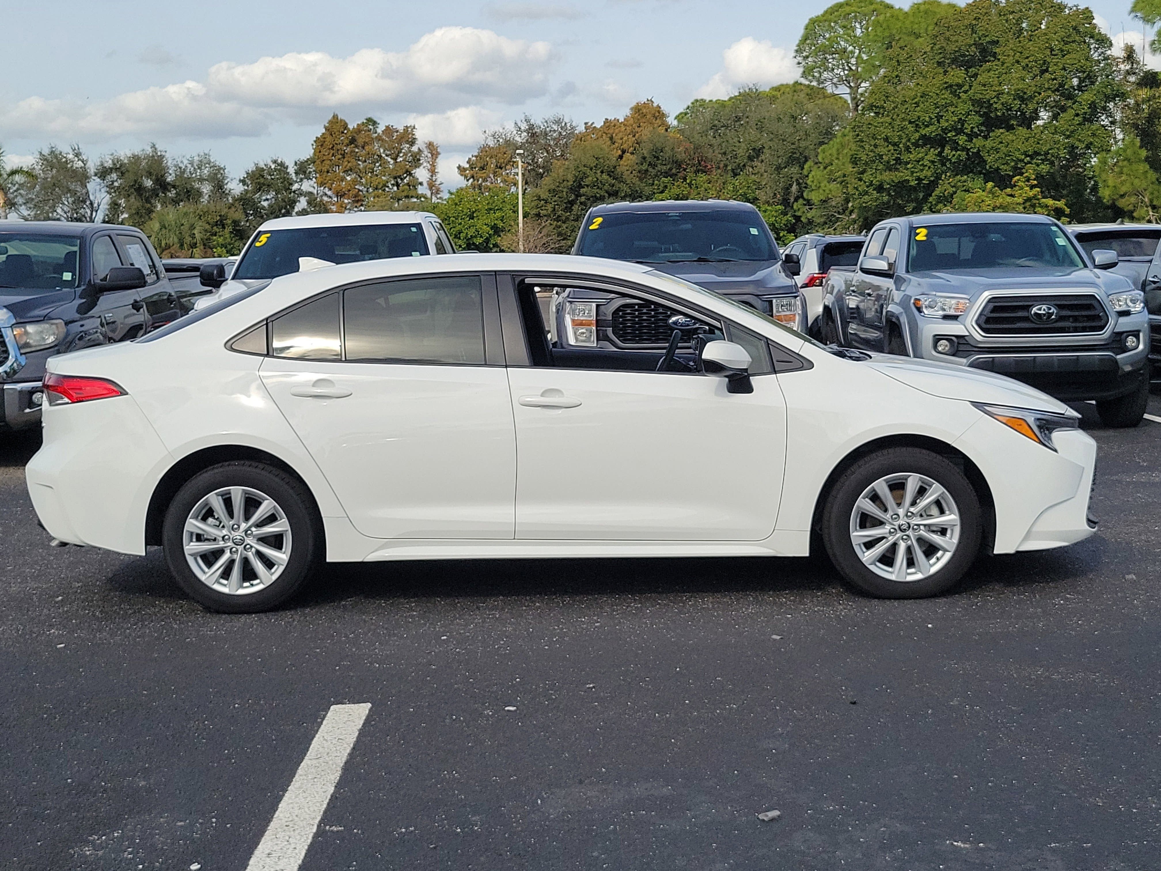 2024 Toyota Corolla Hybrid LE