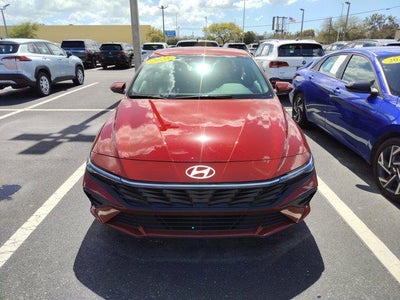 2025 Hyundai Elantra SE