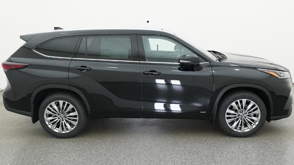 2026 Toyota Highlander Hybrid Platinum