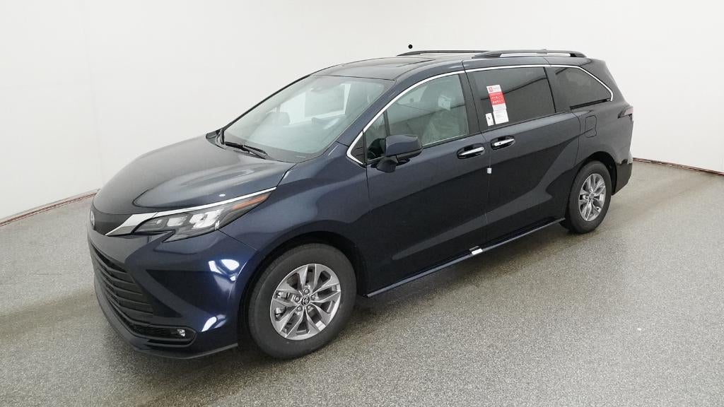 2026 Toyota Sienna XLE 7-Passenger Hybrid FWD's photo