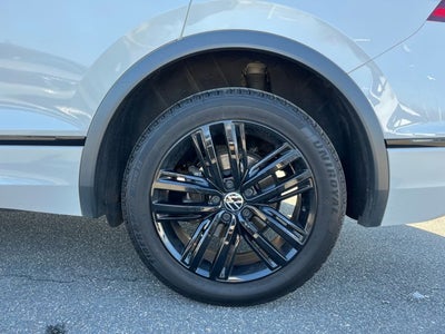 2022 Volkswagen Tiguan SE R-Line Black