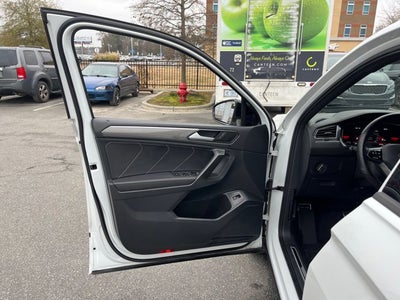 2022 Volkswagen Tiguan SE R-Line Black