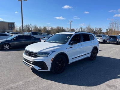 2022 Volkswagen Tiguan SE R-Line Black