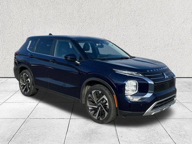 2023 Mitsubishi Outlander SE