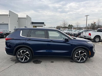 2023 Mitsubishi Outlander SE