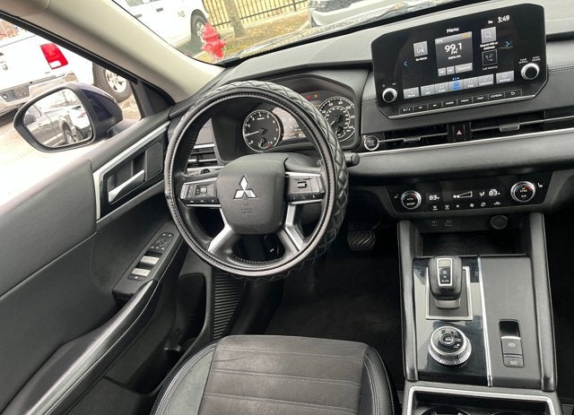 2023 Mitsubishi Outlander SE