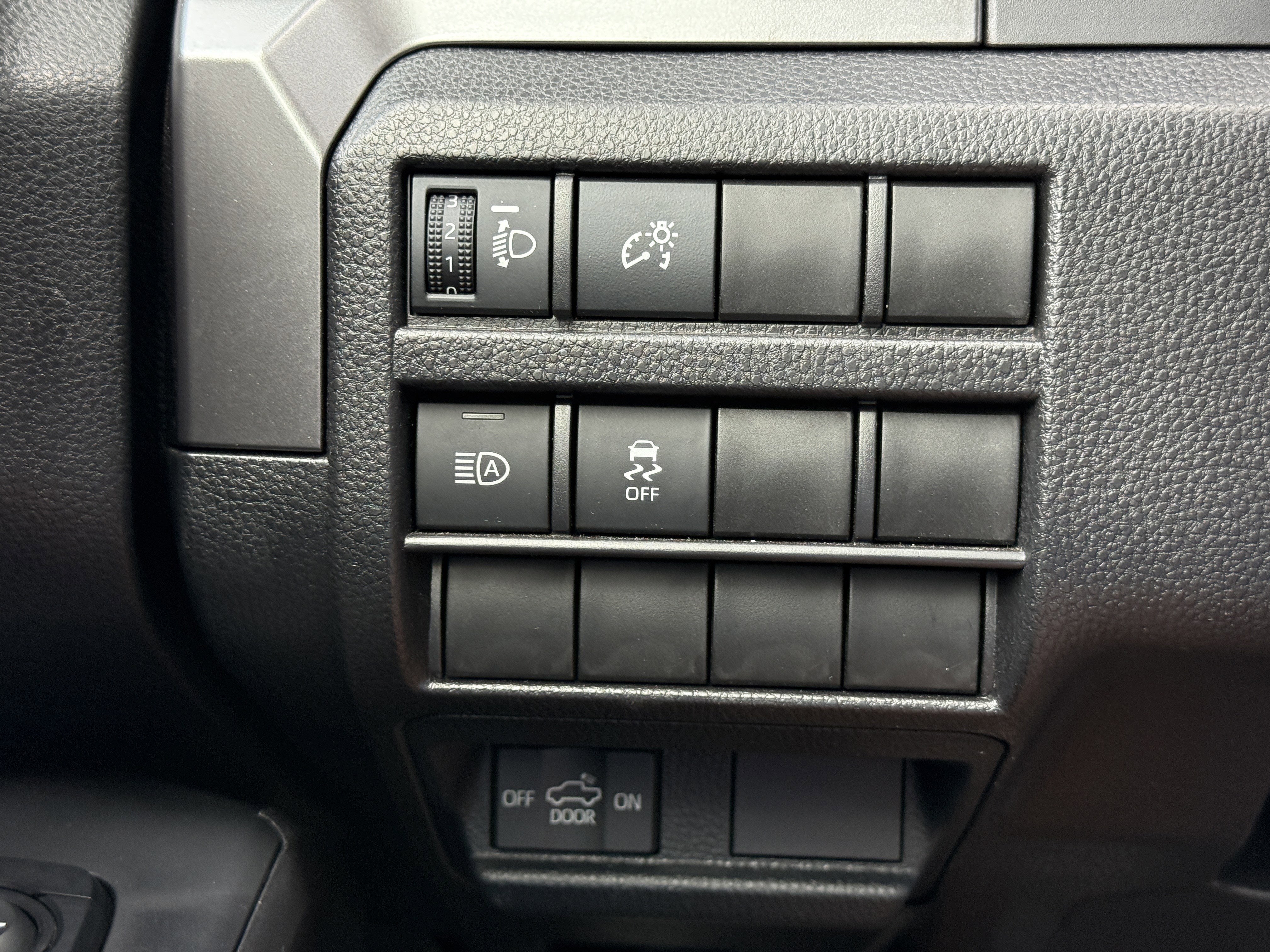 2025 Toyota Tacoma 2WD SR5