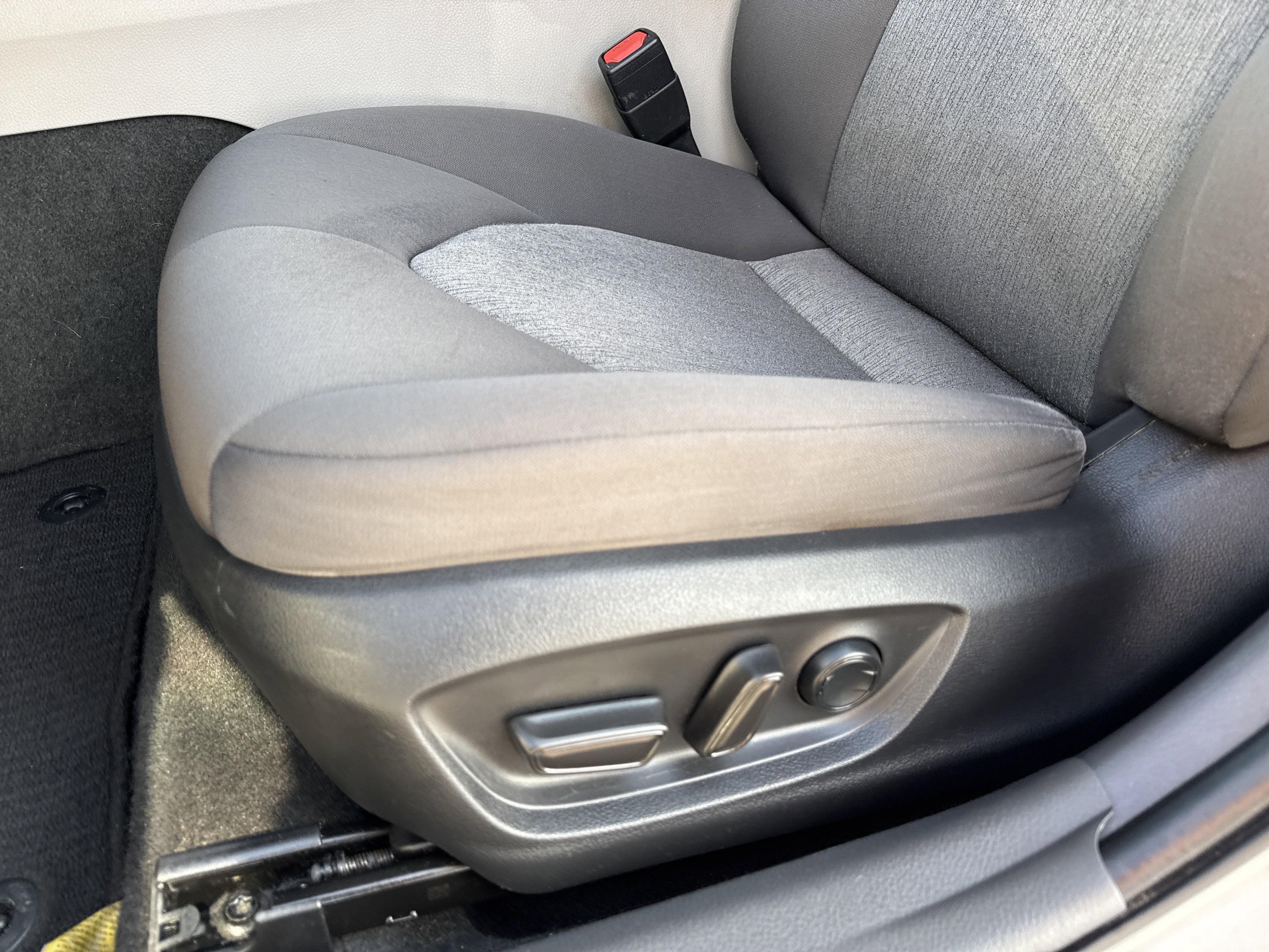 2022 Toyota Camry Hybrid LE