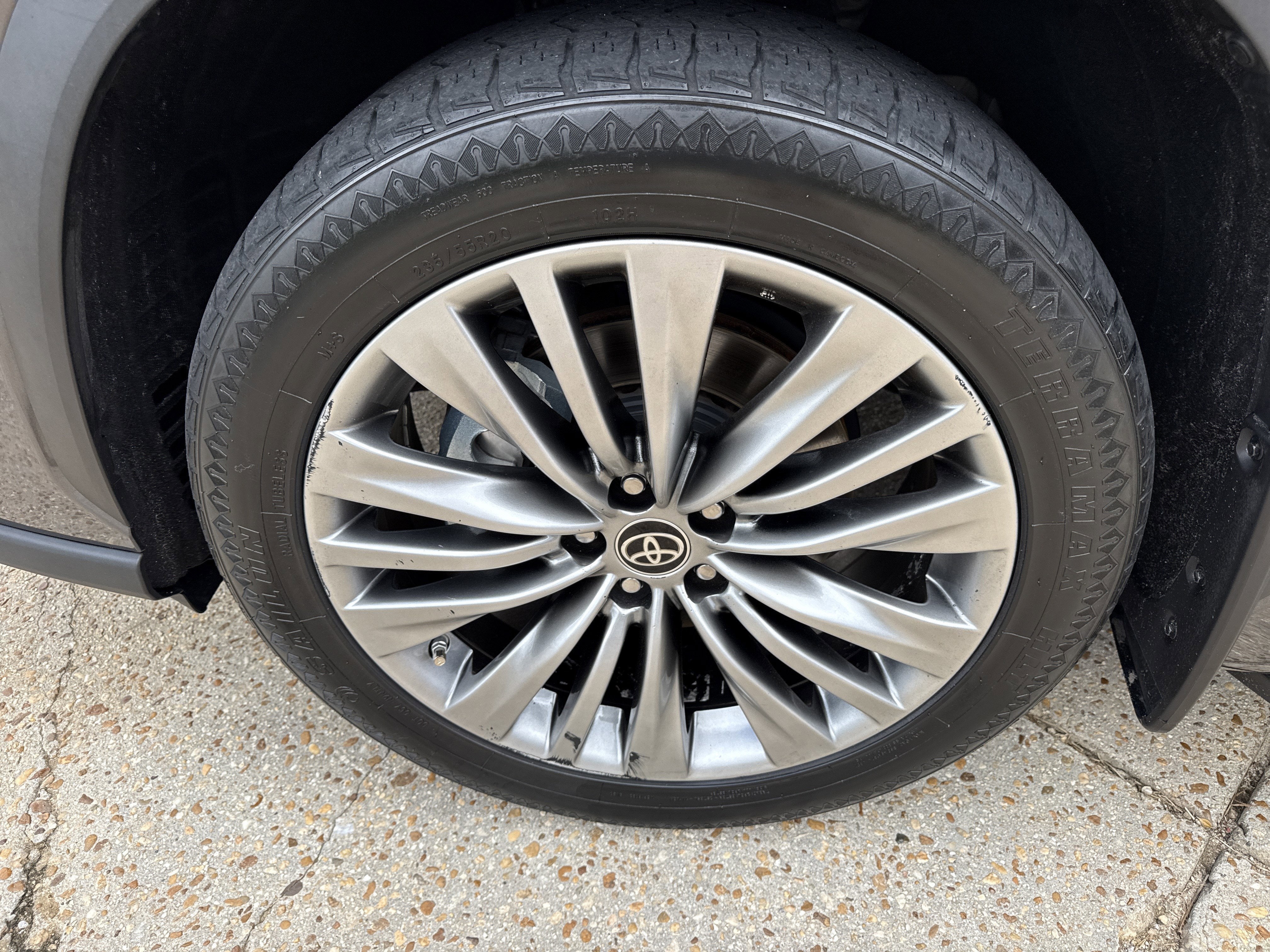 2022 Toyota Highlander Hybrid Platinum