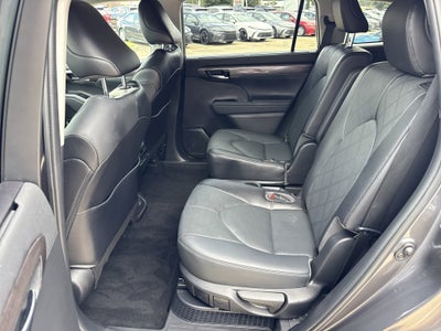 2022 Toyota Highlander Hybrid Platinum