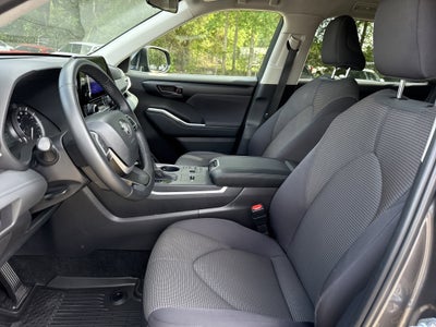 2025 Toyota Highlander LE