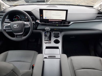2025 Toyota Sienna XLE